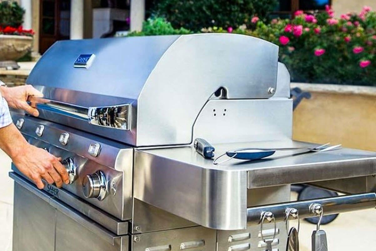 Stainless Steel 670 4-Burner Propane Gas Grill